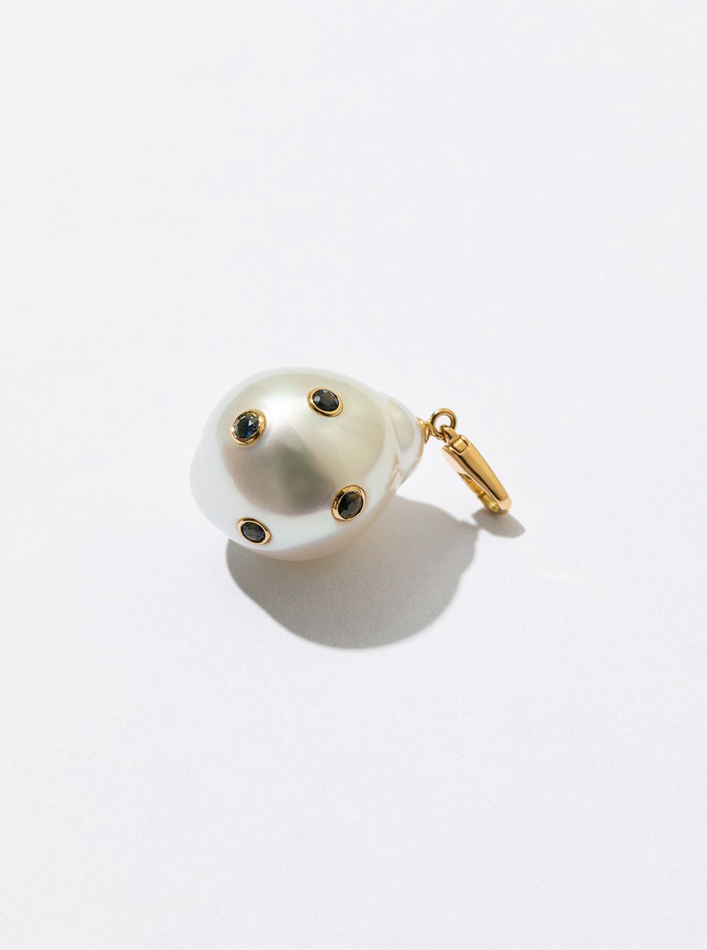 mercury]南洋バロックパール サファイアスタッズ チャーム | ADDUNIoN